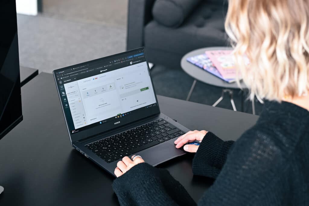 Lokale Suchmaschinen­optimierung | Design Koeln Manage Wp Dashboard Logo